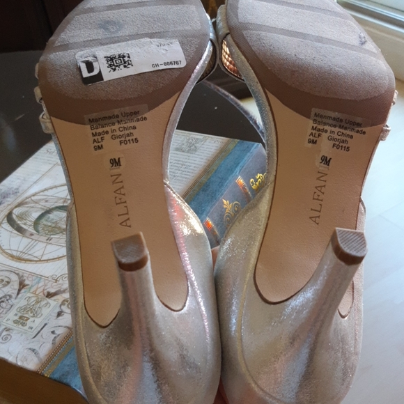 🆕️ strappy sparkly dress shoes🤩🆕️ - Picture 4 of 4